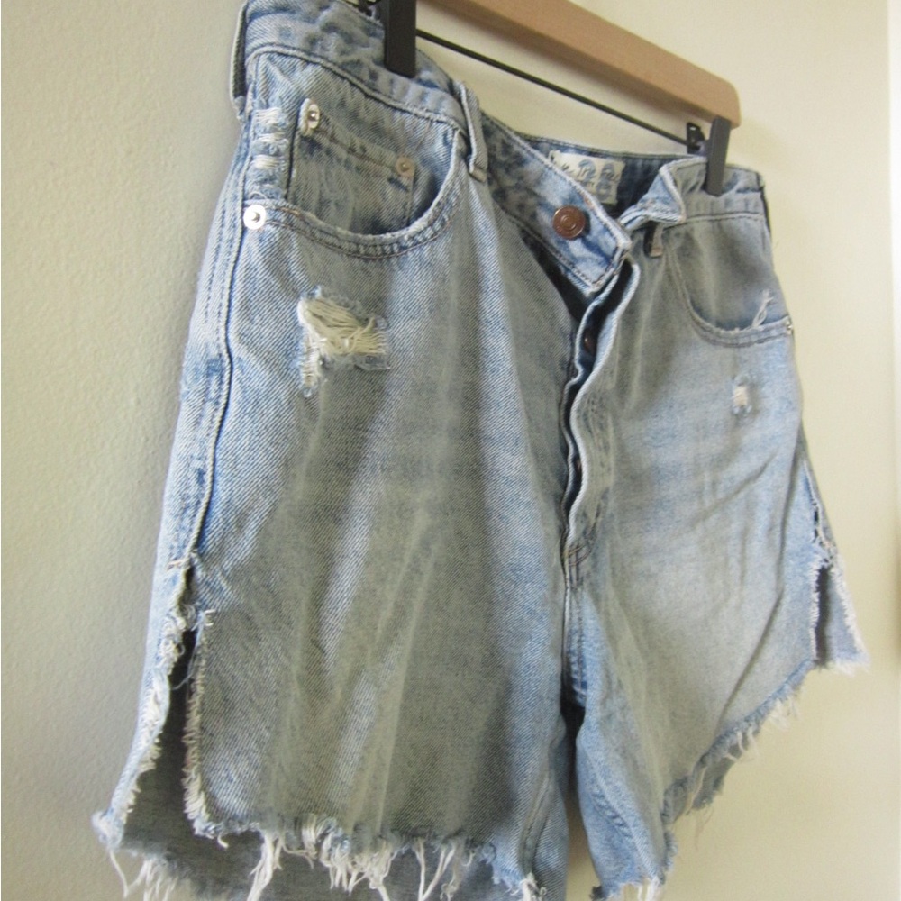 Size 28 Free People We the Free mid rise distressed denim Jean shorts